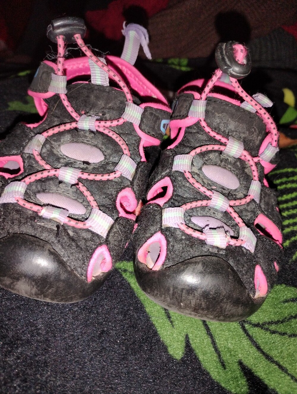 Kids Active Closed-Toe Sandals in Pink and Gray